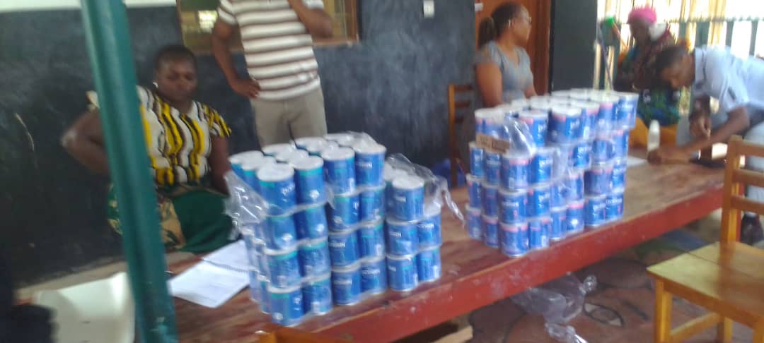Distribution of infant formula cans to community members